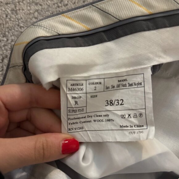 Mantoni Men's 2 Piece Gray Suit 100% Wool 38R Jacket 32W 30L Pants Euro Slim Fit - Picture 6 of 6